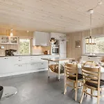 2 Bedroom Beautiful In Ferienhaus Hals