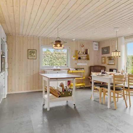 2 Bedroom Beautiful In *