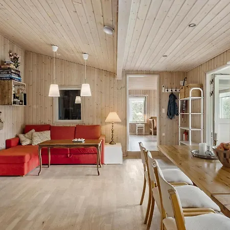 2 Bedroom Beautiful In Ferienhaus *