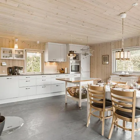2 Bedroom Beautiful In Holiday home Hals