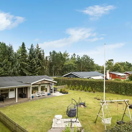 2 Bedroom Beautiful In Holiday home Hals