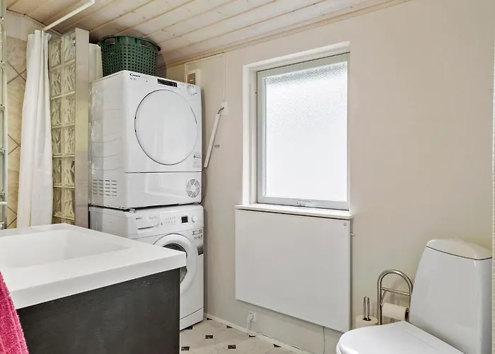 2 Bedroom Beautiful In Сasa de vacaciones *