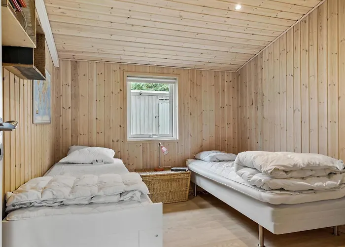 2 Bedroom Beautiful In Сasa de vacaciones Hals