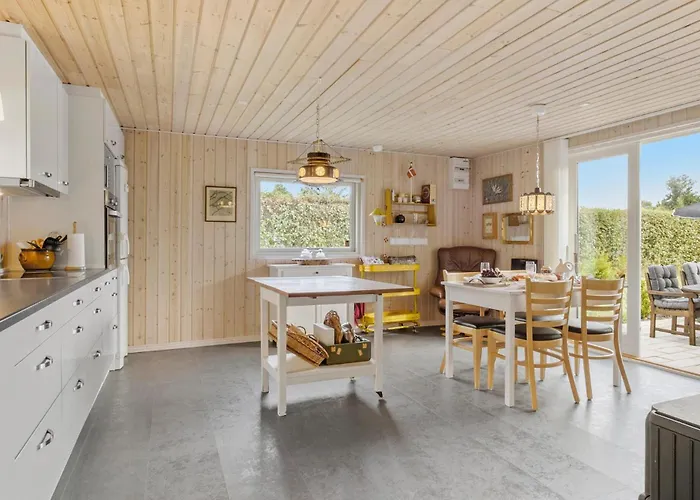 2 Bedroom Beautiful In *